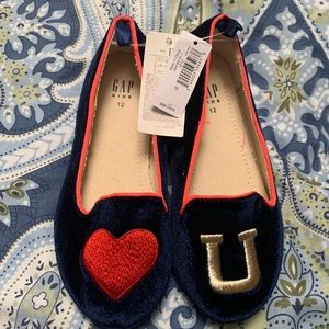 NWT  GAP  velvet loafers